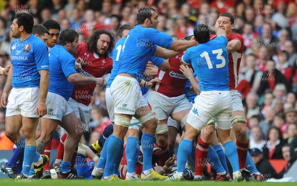 100312 - Wales v Italy - RBS Six Nations 2012 -Ian Evans of Wales and Gonzalo Canale of Italy exchange blows