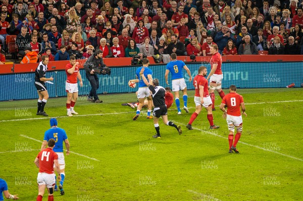 110318 - Wales v Italy, Nat West 6 Nations Championship - Matteo Minozzi of Italy crosses the line for a try in the corner 