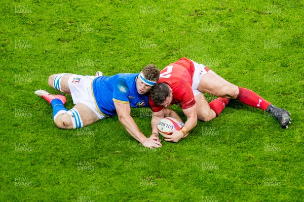 110318 - Wales v Italy, Nat West 6 Nations Championship - ( L-R )  Giovanni Licata of Italy and Elliot Dee of Wales scramble for the ball 