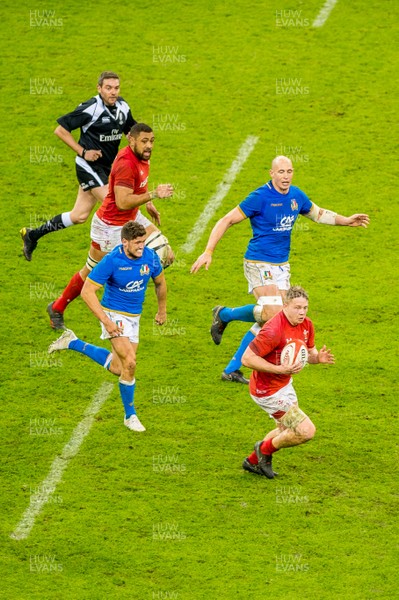 110318 - Wales v Italy, Nat West 6 Nations Championship - James Davies of Wales runs with the ball 