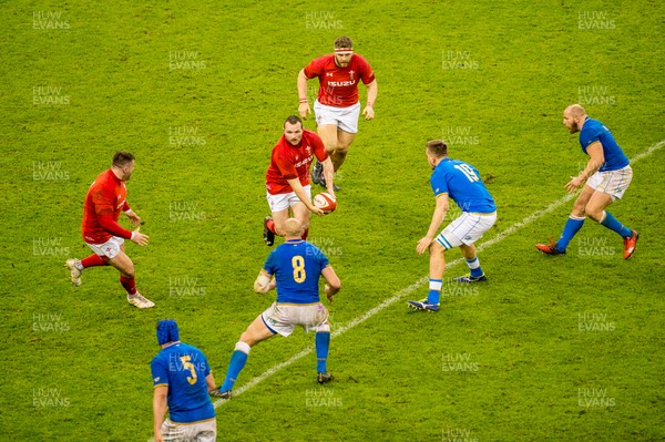 110318 - Wales v Italy, Nat West 6 Nations Championship - Ken Owens of Wales passes the ball out 