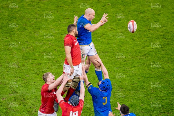 110318 - Wales v Italy, Nat West 6 Nations Championship - Sergio Parisse of Italy catches the ball 