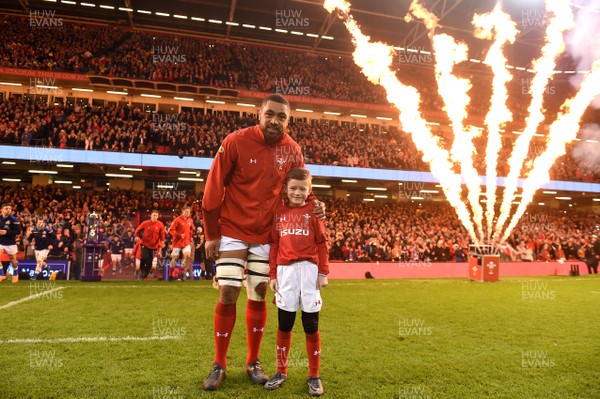 110318 - Wales v Italy - NatWest 6 Nations 2018 - Taulupe Faletau of Wales leads out his side with mascot