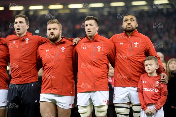 110318 - Wales v Italy - NatWest 6 Nations 2018 - George North, Tomas Francis, Justin Tipuric, Taulupe Faletau and Mascot during the anthems