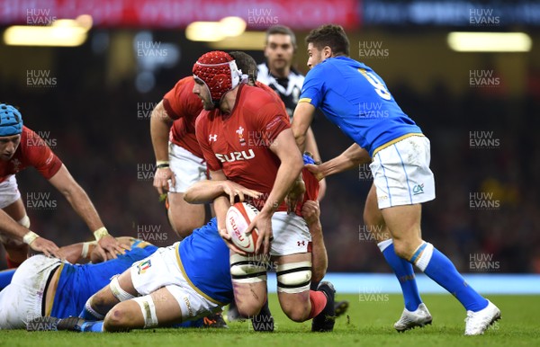 110318 - Wales v Italy - NatWest 6 Nations 2018 - Cory Hill of Wales is tackled by Dean Budd of Italy
