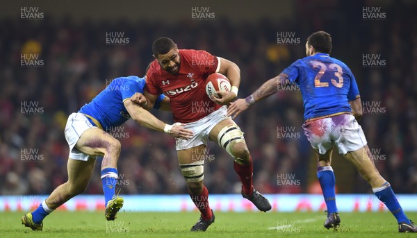 110318 - Wales v Italy - NatWest 6 Nations 2018 - Taulupe Faletau of Wales is tackled by Tommaso Benvenuti and Jayden Hayward of Italy
