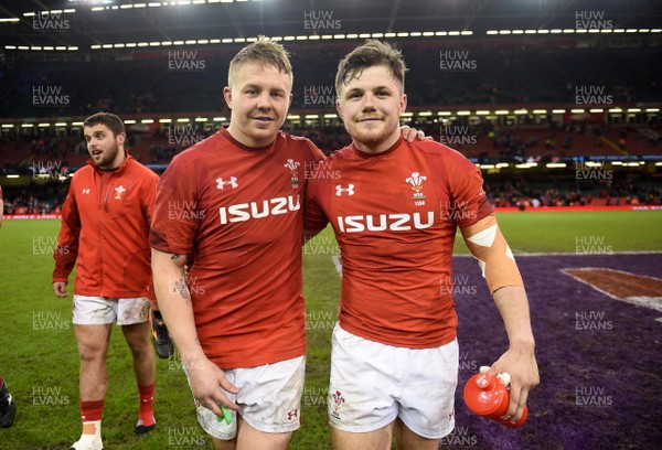 110318 - Wales v Italy - NatWest 6 Nations 2018 - James Davies and Steff Evans of Wales at the end of the game