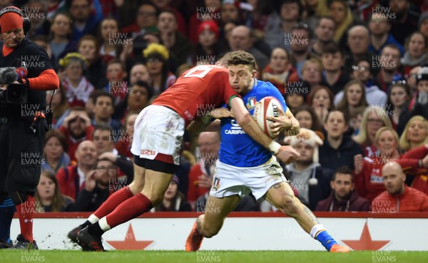 110318 - Wales v Italy - NatWest 6 Nations 2018 - Liam Williams of Wales tackles Matteo Minozzi of Italy Liam Williams of Wales is shown a yellow card for the tackle