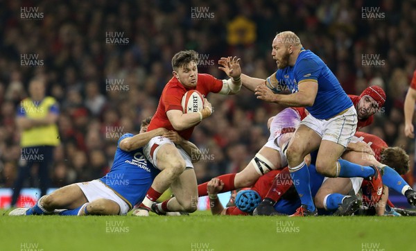 110318 - Wales v Italy - Natwest 6 Nations Championship - Steff Evans of Wales is tackled by Tommaso Allan and Leonardo Ghiraldini of Italy