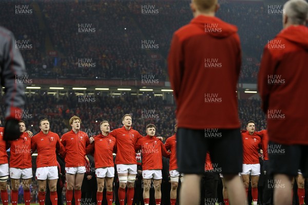 110318 - Wales v Italy - Natwest 6 Nations Championship - Wales sing the anthem