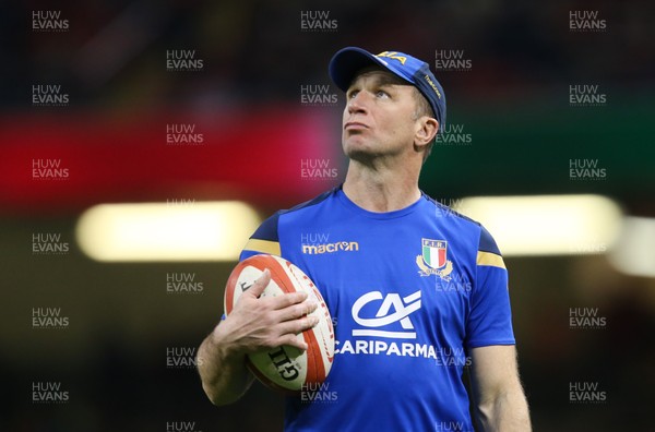 110318 - Wales v Italy, NatWest 6 Nations 2018 - Italy backs coach Mike Catt during warm up before the start of the match