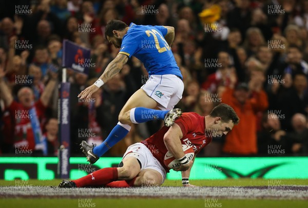 110318 - Wales v Italy, NatWest 6 Nations 2018 - George North of Wales races in to score try