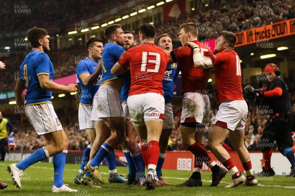 110318 - Wales v Italy, NatWest 6 Nations 2018 - Scuffles break out between the two team after Liam Williams of Wales tackles Matteo Minozzi of Italy resulting in a yellow card for Williams