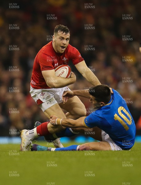 110318 - Wales v Italy, NatWest 6 Nations 2018 - Gareth Davies of Wales drives into Tommaso Allan of Italy