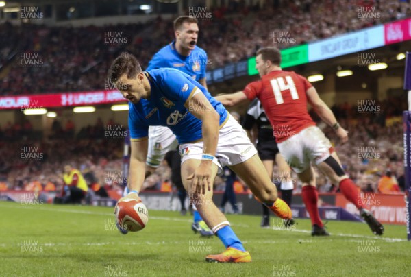 110318 - Wales v Italy, NatWest 6 Nations 2018 -Mattia Bellini of Italy races in to score try