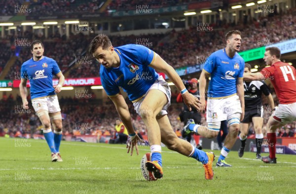 110318 - Wales v Italy, NatWest 6 Nations 2018 -Mattia Bellini of Italy races in to score try