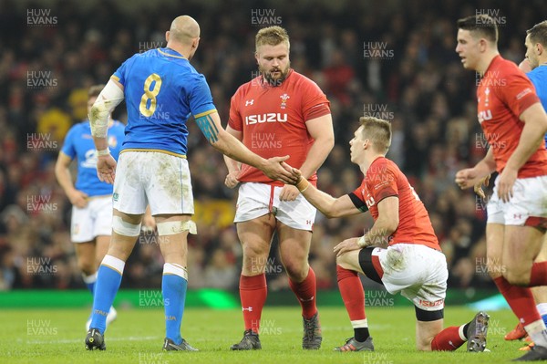 110318 - Wales v Italy - NatWest 6 Nations Championship - Sergio Parisse of Italy helps Liam Williams of Wales to his feet