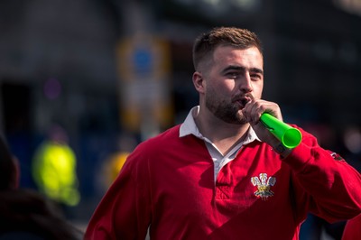 140326 - Wales v Italy - Guinness Six Nations - Fans Ahead of the game 