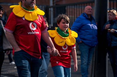140326 - Wales v Italy - Guinness Six Nations - Fans Ahead of the game 