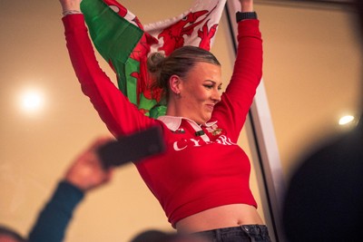 140326 - Wales v Italy - Guinness Six Nations - Fans During the Game