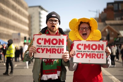 140326 - Wales v Italy - Guinness Six Nations - Fans Ahead of the game 