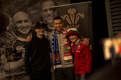 140326 - Wales v Italy - Guinness Six Nations - Fans Ahead of the game 