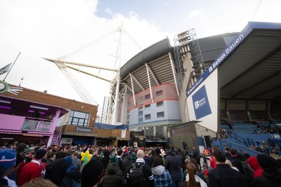 140326 - Wales v Italy - Guinness Six Nations - Fans in Cardiff Arms Park ahead of the game 