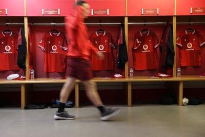 140326 - Wales v Italy - Guinness Six Nations Championship - Wales dressing room before the game