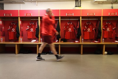 140326 - Wales v Italy - Guinness Six Nations Championship - Wales dressing room before the game