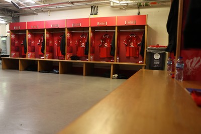 140326 - Wales v Italy - Guinness Six Nations Championship - Wales dressing room before the game