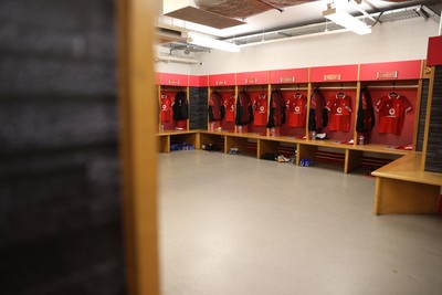 140326 - Wales v Italy - Guinness Six Nations Championship - Wales dressing room before the game