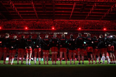140326 - Wales v Italy - Guinness Six Nations Championship - Wales sing the anthem