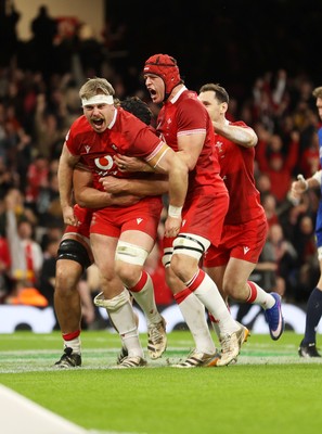 140326 - Wales v Italy - Guinness Six Nations Championship - Aaron Wainwright of Wales celebrates scoring a try with team mates