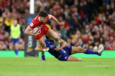 140326 - Wales v Italy - Guinness Six Nations Championship - Eddie James of Wales is tackled by Juan Ignacio Brex of Italy 