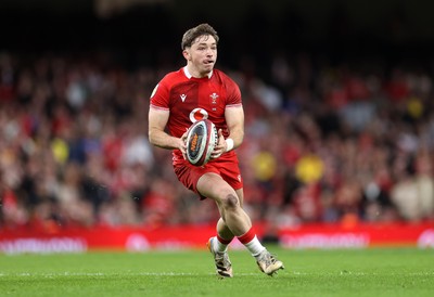 140326 - Wales v Italy - Guinness Six Nations Championship - Dan Edwards of Wales 