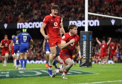 140326 - Wales v Italy - Guinness Six Nations Championship - Dan Edwards of Wales celebrates scoring a try with team mates