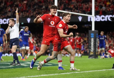 140326 - Wales v Italy - Guinness Six Nations Championship - Dan Edwards of Wales celebrates scoring a try with team mates