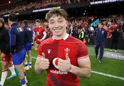 140326 - Wales v Italy - Guinness Six Nations Championship - Dan Edwards of Wales celebrates at full time
