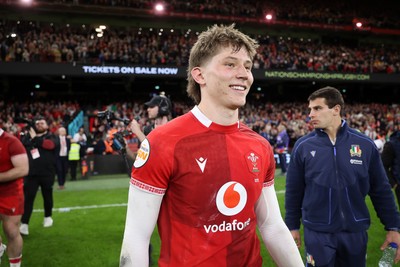 140326 - Wales v Italy - Guinness Six Nations Championship - Ellis Mee of Wales celebrates at full time