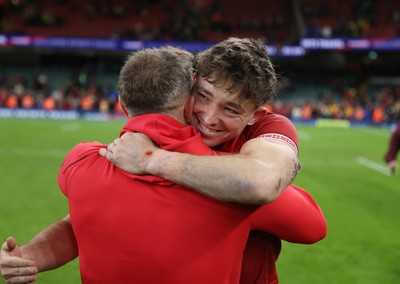 140326 - Wales v Italy - Guinness Six Nations Championship - Dan Edwards of Wales celebrates at full time