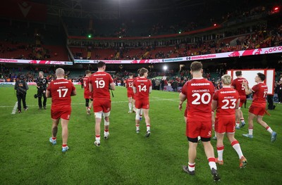 140326 - Wales v Italy - Guinness Six Nations Championship - Wales thank the fans
