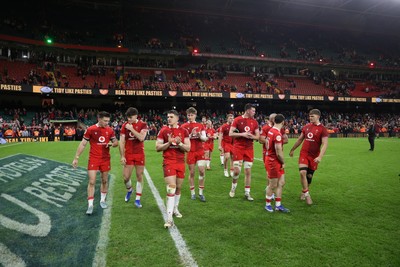 140326 - Wales v Italy - Guinness Six Nations Championship - Wales thank the fans