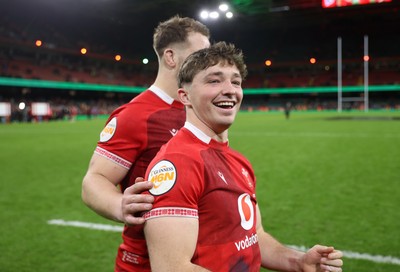 140326 - Wales v Italy - Guinness Six Nations Championship - Dan Edwards of Wales thank the fans