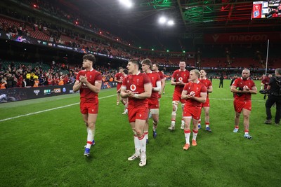 140326 - Wales v Italy - Guinness Six Nations Championship - Wales thank the fans