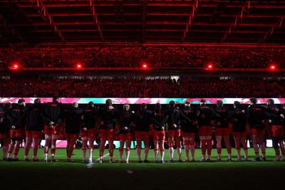 140326 - Wales v Italy - Guinness Six Nations Championship - Wales sing the anthem