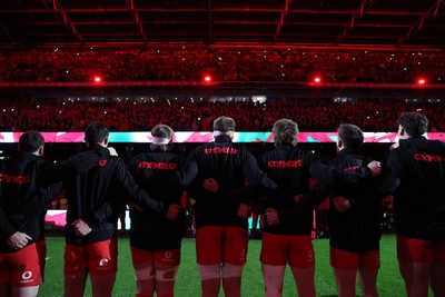 140326 - Wales v Italy - Guinness Six Nations Championship - Wales sing the anthem