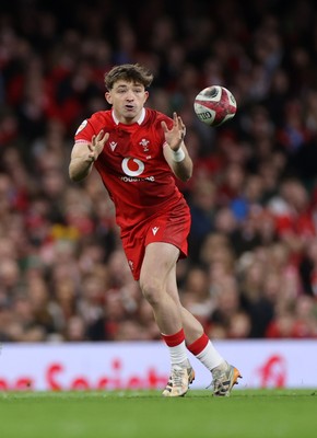 140326 - Wales v Italy - Guinness Six Nations Championship - Dan Edwards of Wales 