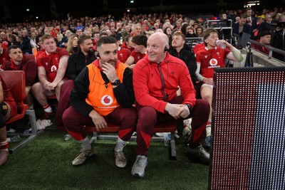 140326 - Wales v Italy - Guinness Six Nations Championship - Huw Bennett and Martyn Williams