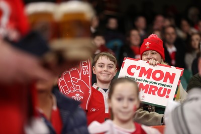 140326 - Wales v Italy - Guinness Six Nations Championship - Fans