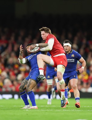 140326 - Wales v Italy, Guinness Six Nations 2026 - Ellis Mee of Wales and Monty Ioane of Italy compete for the ball